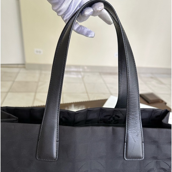 SOLD Travel Line Tote bag - Picture 4 of 17